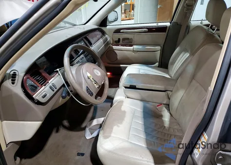 2003 Lincoln Town Car Executive from USA, damaged, VIN 1LNHM81W33Y628791